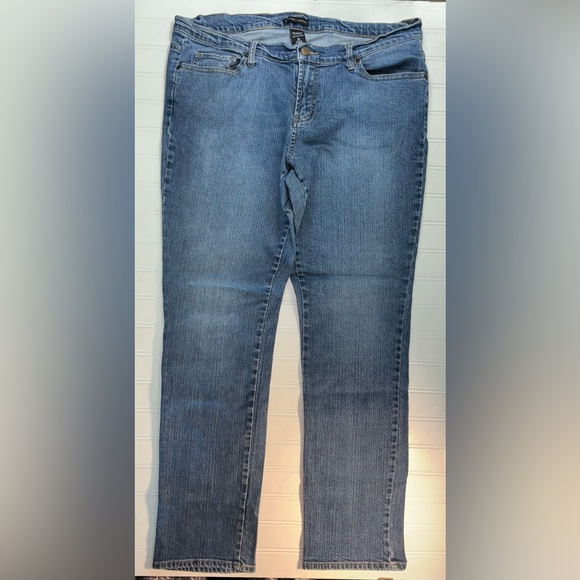New York & Company Women's Size 16 Jeans W-38", I-31 Very Good Condition - Picture 2 of 7